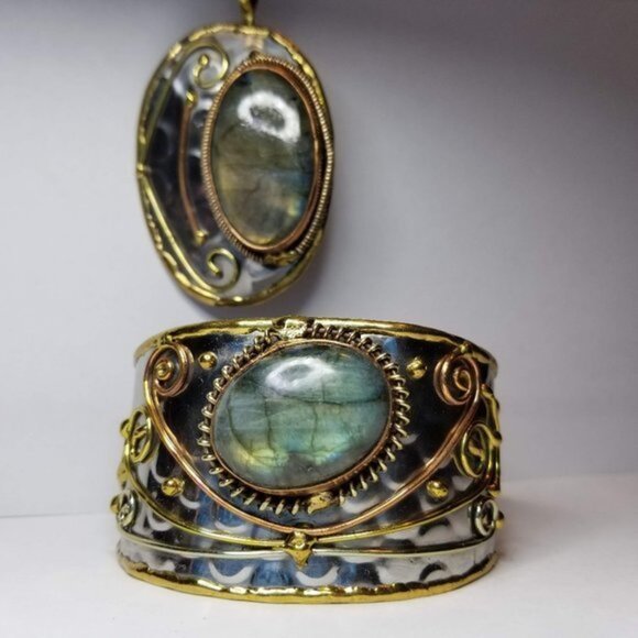 New With Tags Artisan Crafted Natural Labradorite Necklace and Cuff Bracelet Set - Picture 4 of 6